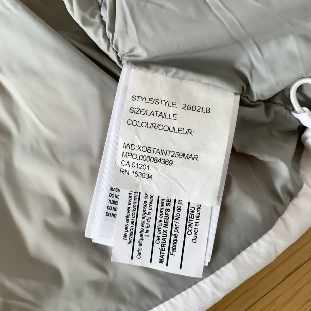 [Beichen White] Style number: Y 109 𝘾𝘼𝙉𝘼𝘿𝘼 𝙂𝙊𝙊𝙎𝙀/Canada Goose 2602LB 1 Capsule Series Macaron Parka Size: XS S M L XL Down: National standard 80% white duck down, light weight and strong warmth retention. Fabric: Made of soft Endura Luxe fabric and CORDURA imported from Du Pont Company of the United States, which enhances the durability of easy-to-wear parts, is lightweight and durable; the inner liner is made of T anti-velvet gallbladder, which is comfortable, soft and non-velveting.